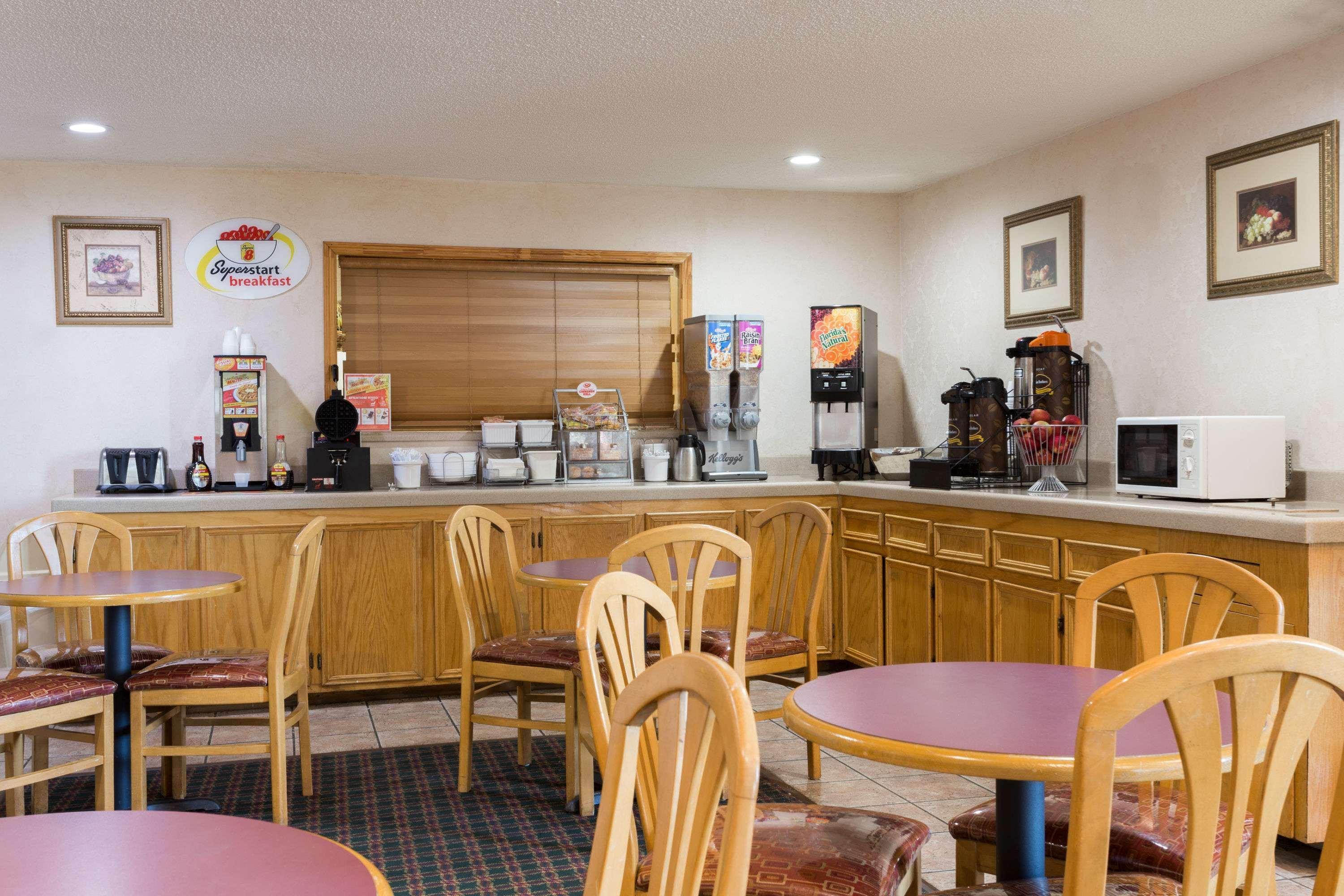 Super 8 By Wyndham Dickson Hotel Ngoại thất bức ảnh