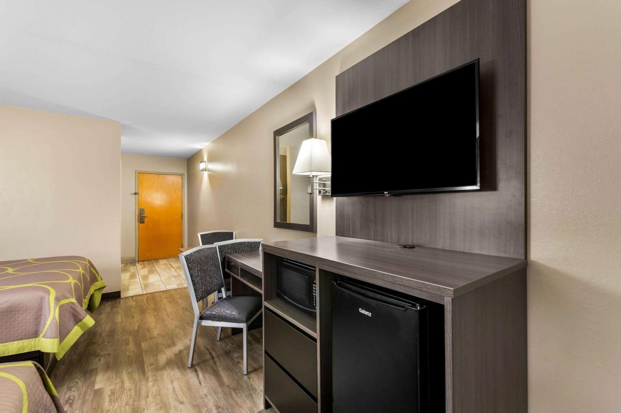 Super 8 By Wyndham Dickson Hotel Ngoại thất bức ảnh