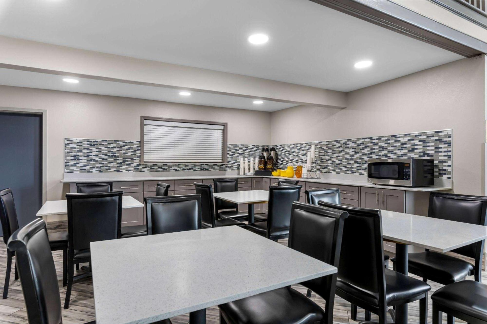 Super 8 By Wyndham Dickson Hotel Ngoại thất bức ảnh